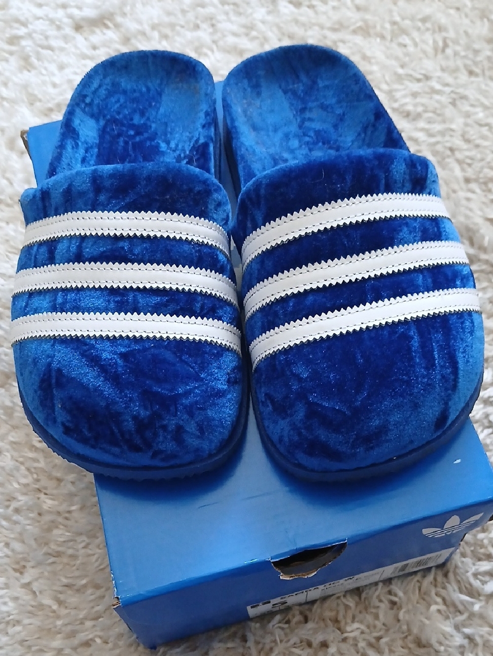 ADISAS CLOGS